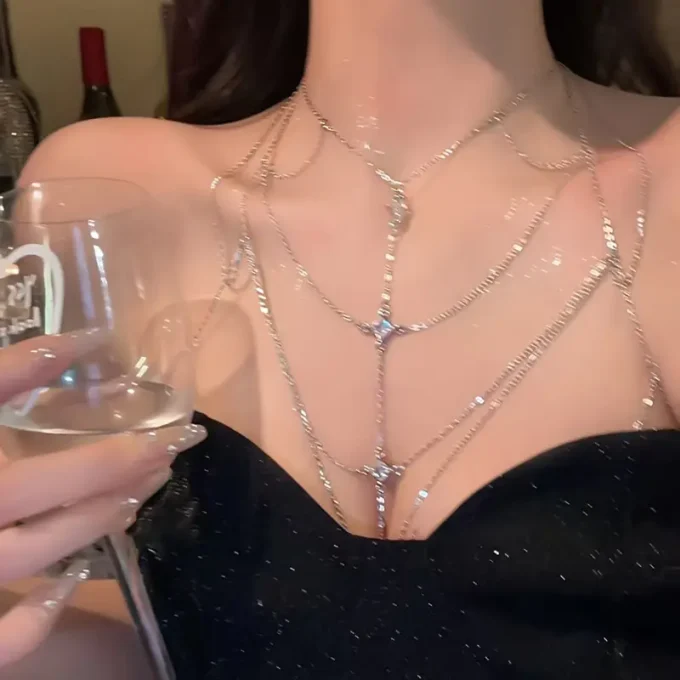 A Dazzling And Sexy Chest Chain, Shoulder Chain, And Necklace For Women. A Unique And Fashionable Body Chain For Dates, Exuding Charm. A Decorative Body Chain For Festive Parties.